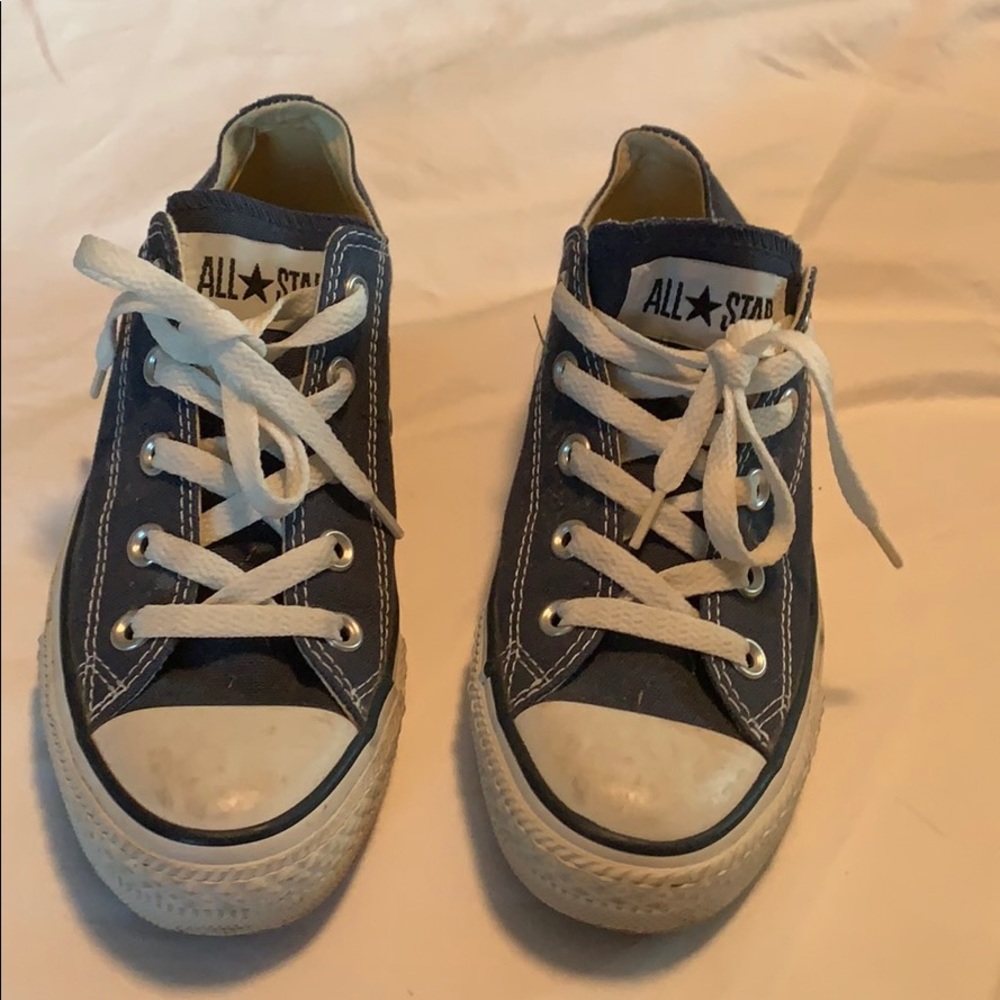 Converse navy blue low tops